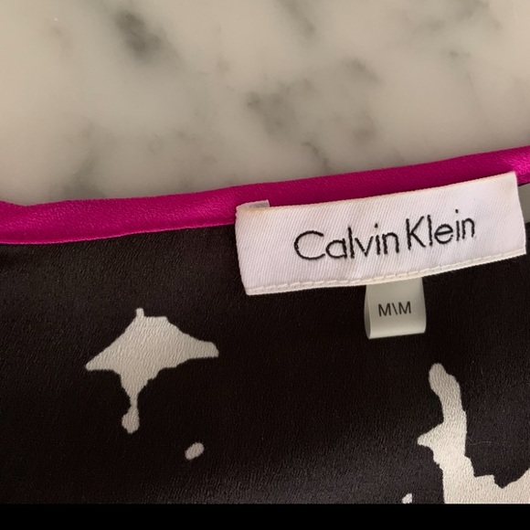 Calvin Klein v neck dressed up T in animal print with pop of pink size M - Picture 5 of 7